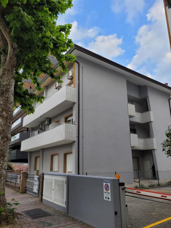 Villa Sonia Apartment & Rooms Lignano Sabbiadoro Extérieur photo